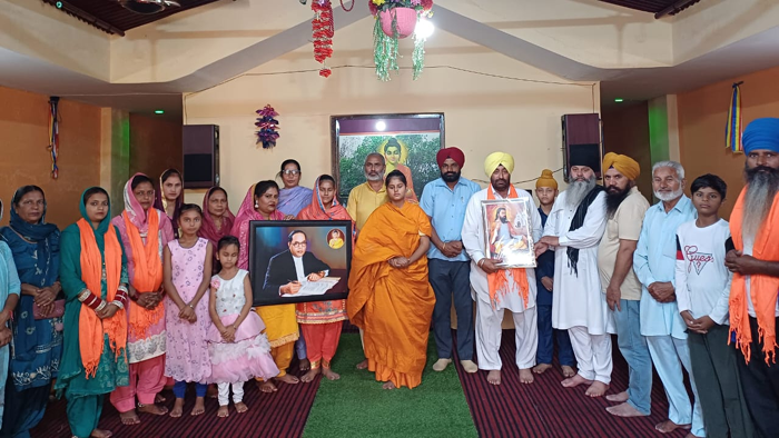 निर्वाणु कुटिया माहिलपुर में बुद्ध धम्म दीप दान दिवस मनाया गया